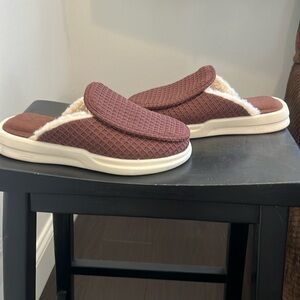 LUSSO (RARE - Sold Out) Brown Esto Waffle Slippers EUC Size 6-6.5